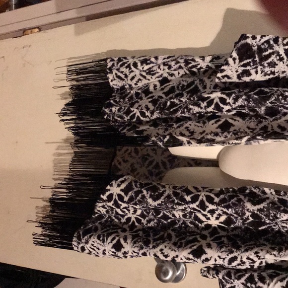 Black and white over peas abstract with fringe in the bottom - Picture 3 of 5